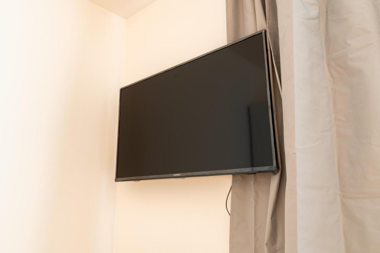 Brand New Studio Apartment #51 With Free Secure Parking In The Center Prag Dış mekan fotoğraf