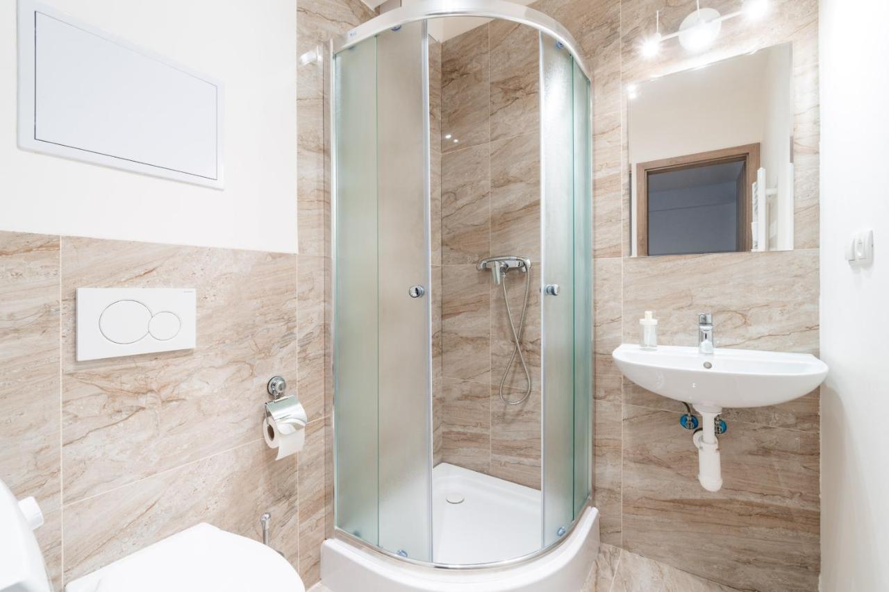 Brand New Studio Apartment #51 With Free Secure Parking In The Center Prag Dış mekan fotoğraf