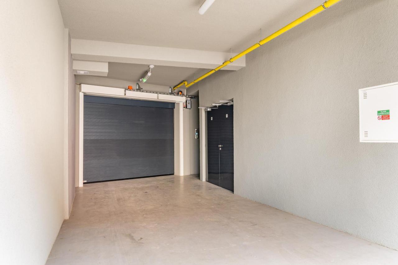 Brand New Studio Apartment #51 With Free Secure Parking In The Center Prag Dış mekan fotoğraf